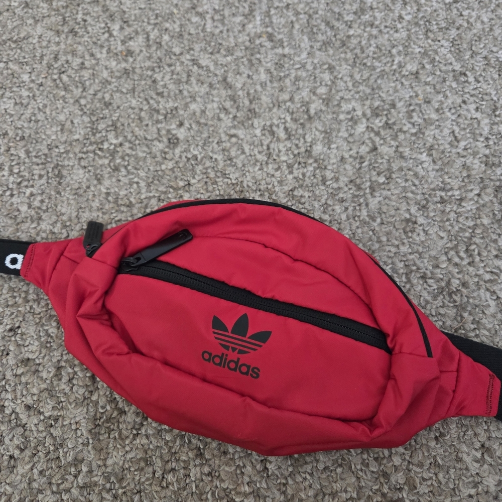 Adidas Trefoil Red Black Fanny Pack‎ Waist Bag Crossbody Padded EUC - Picture 2 of 13